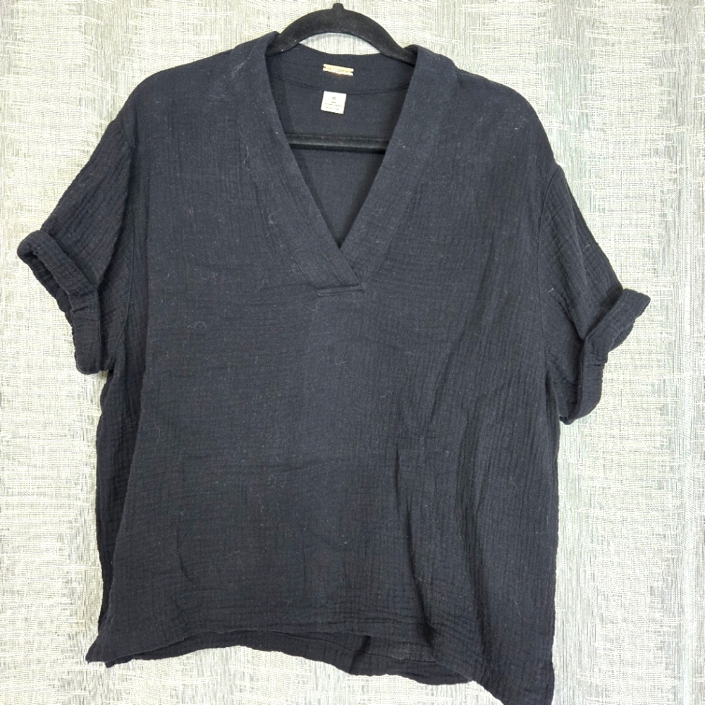 Black V-Neck Short Sleeve Top